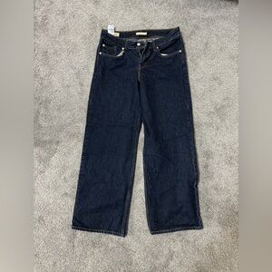 Levi’s Low Loose Jeans in Dark Wash - Size 28